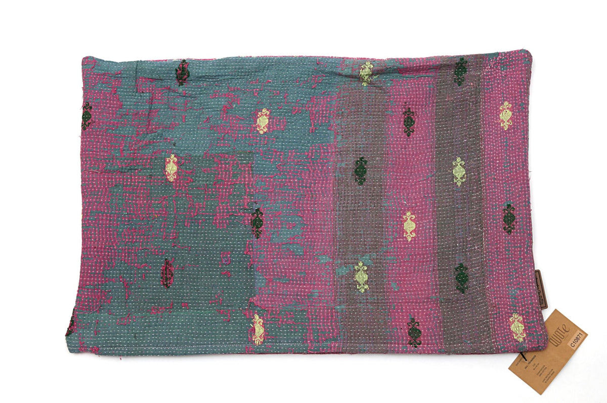 Colorful Sari Kantha cushion cover with blue and purple shades, decorated with small, contrasting patterns. Choose this cushion for a unique and artistic touch to your home. Size: 60 x 40 cm.