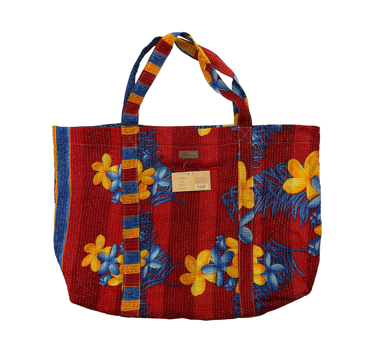 Rød quiltet blomsterprintet tote-taske med blåt og gult blomsterprint og skulderstropper på hvid baggrund