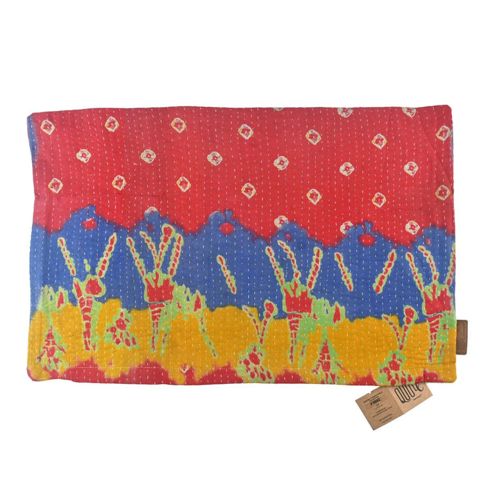 Colorful Sari Kantha cushion cover with red, yellow and blue patterns in a vibrant and unique design. Choose the cushion for its lively expression and artistic texture. Size: 60 x 40 cm.