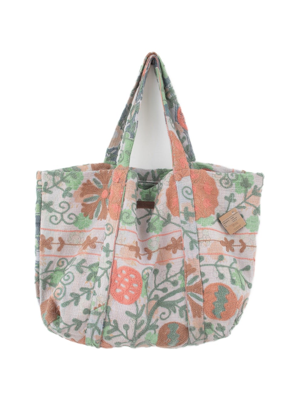 Pastelfarvet, blomsterprintet quiltet tote-taske med grønt og ferskenfarvet botanisk print på hvid baggrund