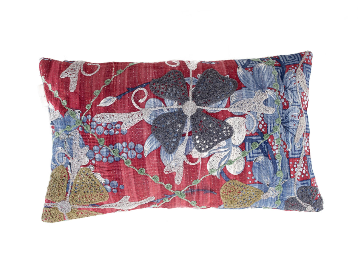 Suzani pillowcase 30x50 cm in red with colorful embroidered flowers, leaves and bird motifs in blue, gray and beige in boho vintage oriental style.